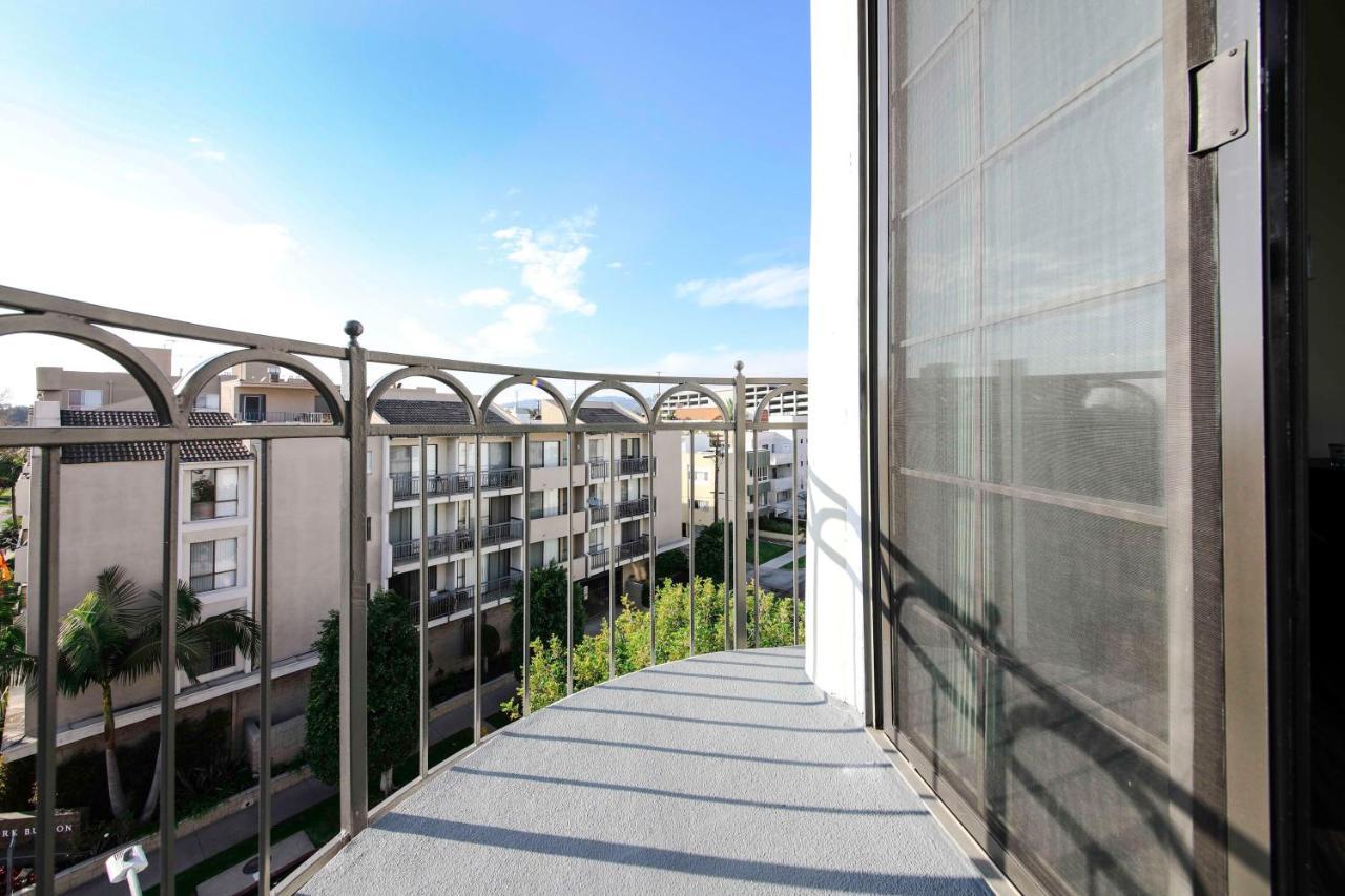 Luxury West Hollywood Apartments By Barsala Лос-Анджелес Экстерьер фото